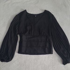 White House Black Market Blouse Size 2 Black Pleated V Neck Boho Top Date Night